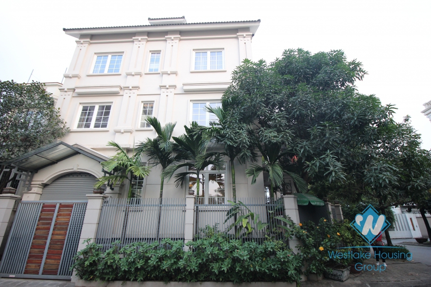 A beautiful villa for rent in Tay Ho good space and modern furnishing